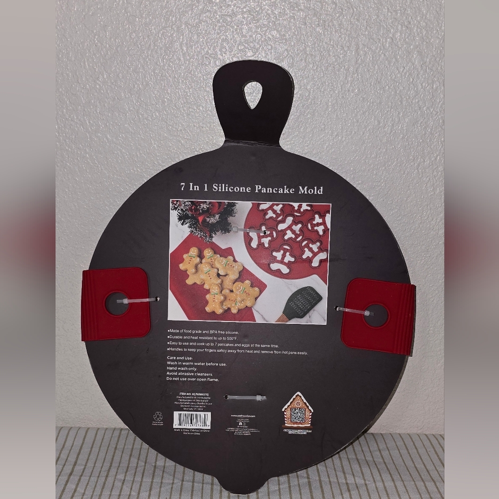 CWC Red Silicone Gingerbread Pancake Mold - Picture 3 of 4